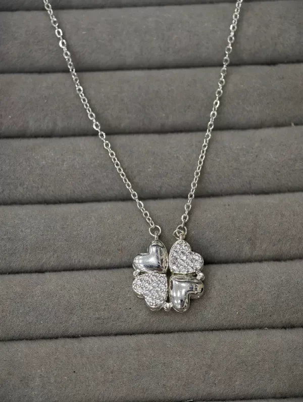 Collar corazones imantados