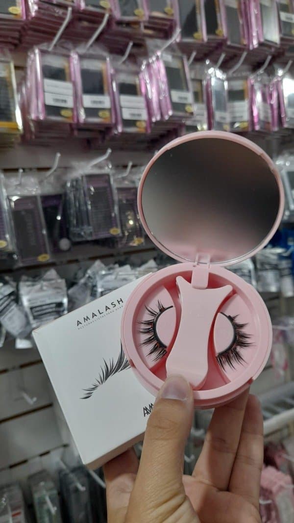 Modelo L06 GLAM PESTAÑAS IMANTADAS SIN PEGAMENTO Y REUTILIZABLES