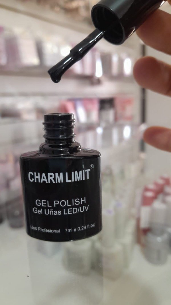 Esmalte negro Charm limit