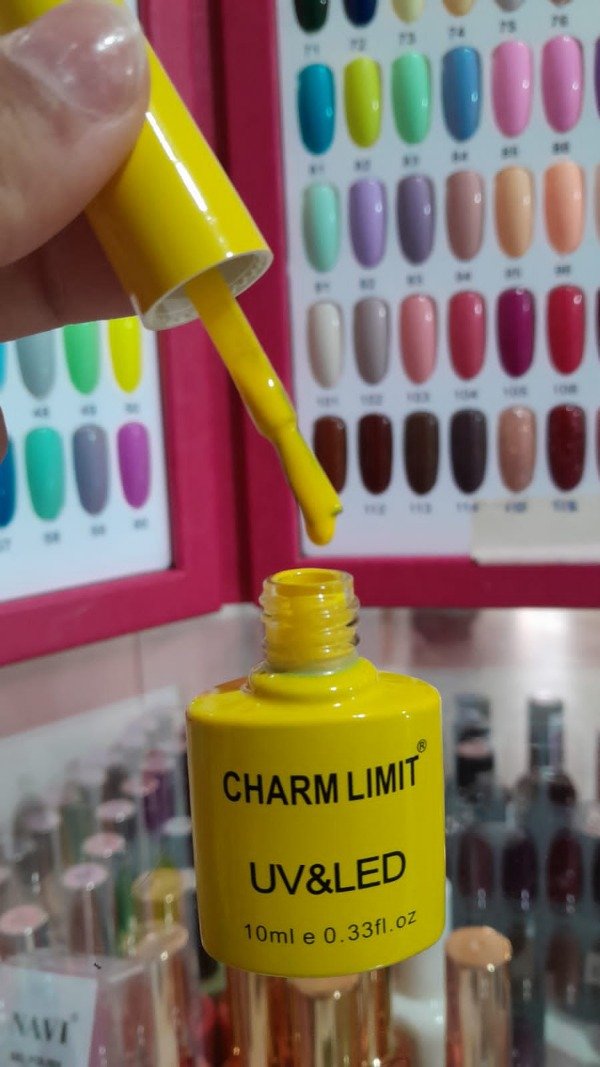 Esmalte charm limit colección 01 tono 64