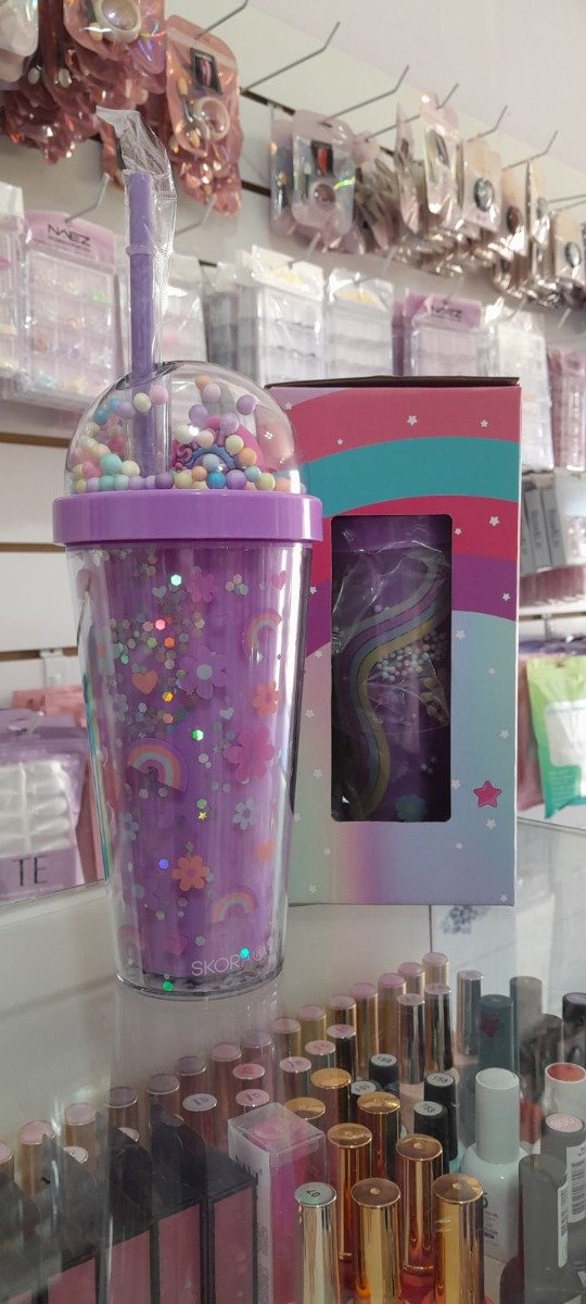 Vaso con sorbete color lila