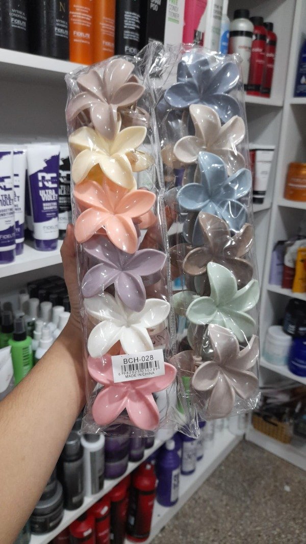 Broches de flor hawaiano color Nude